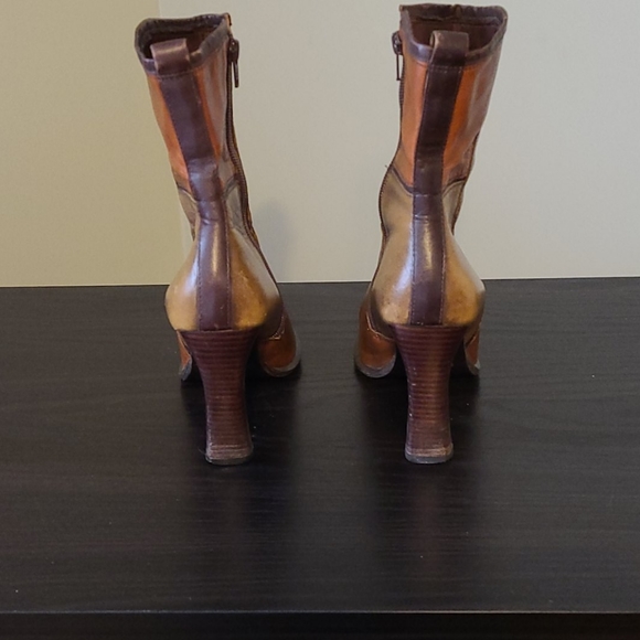 Ladies brown shade genuine leather boots made in Brazil - Picture 3 of 4